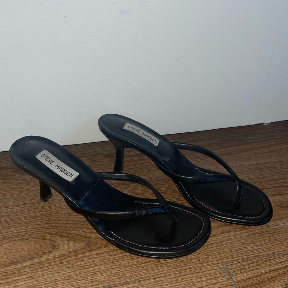 Steve Madden 90’s style flip flop heels